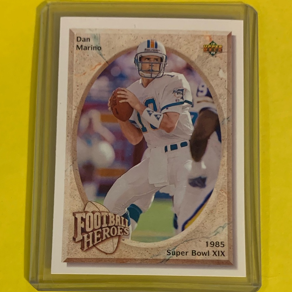 Dan Marino [1985 Super Bowl XIX] #31 1992 Upper Deck Heroes Football Card
